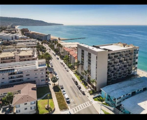 Coastal Paradise Retreat Stylish Oceanfront Condo